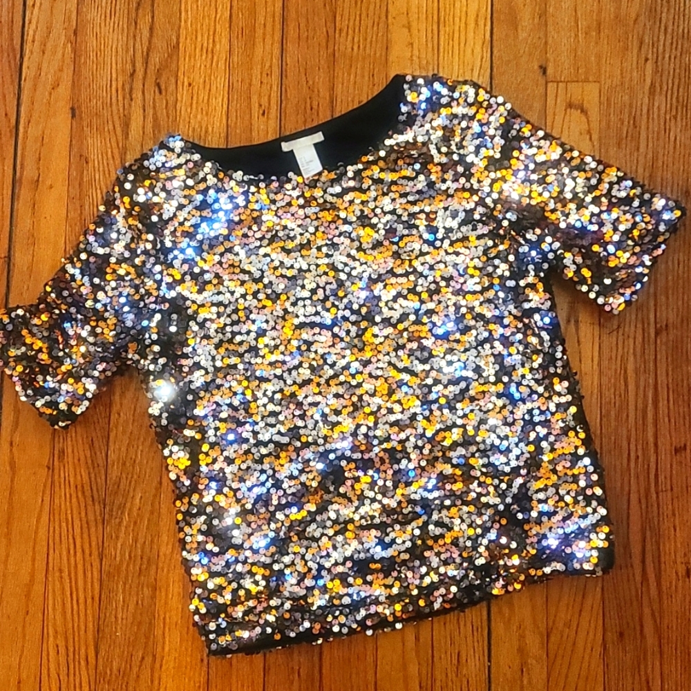 H&M Sequin Mixed Metal Top Spring 2022 Trend